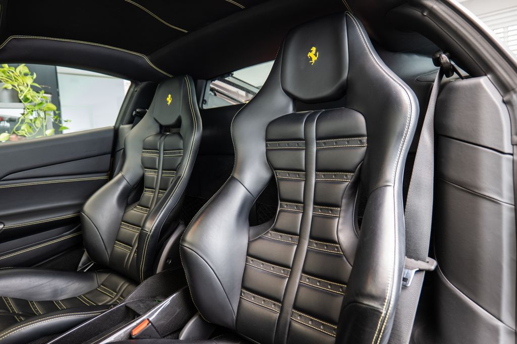 ferrari-488-lift-carbon-giallomodena - 6