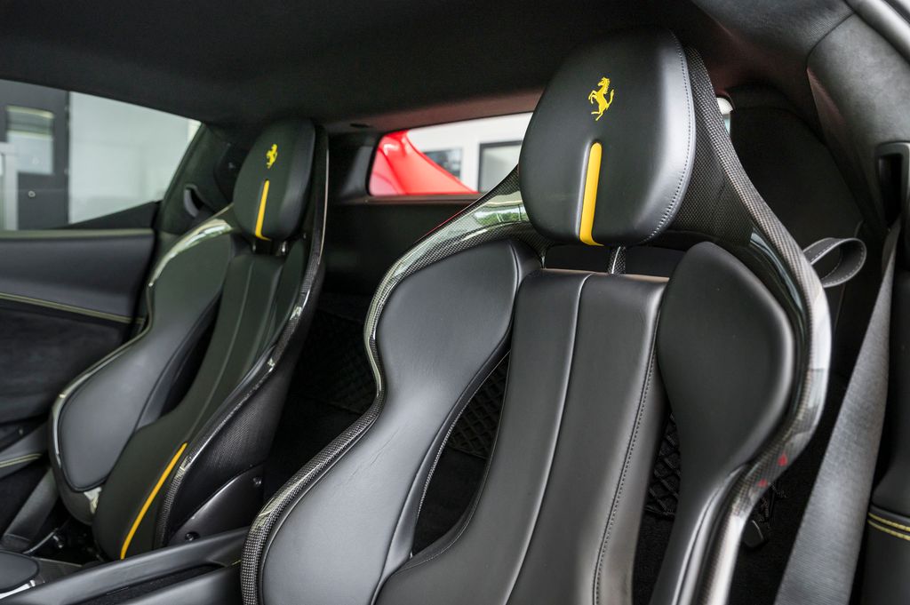 ferrari-carplay-lift-carbon-racing-sea - 6