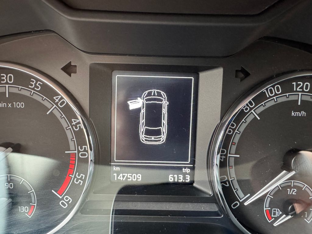 skoda-octavia-combi-1-6tdi-dsg-ambition - 8
