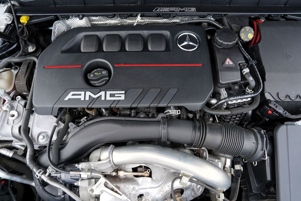 mercedes-benz-glb-glb-35-amg-4matic-310-ps-cr - 9