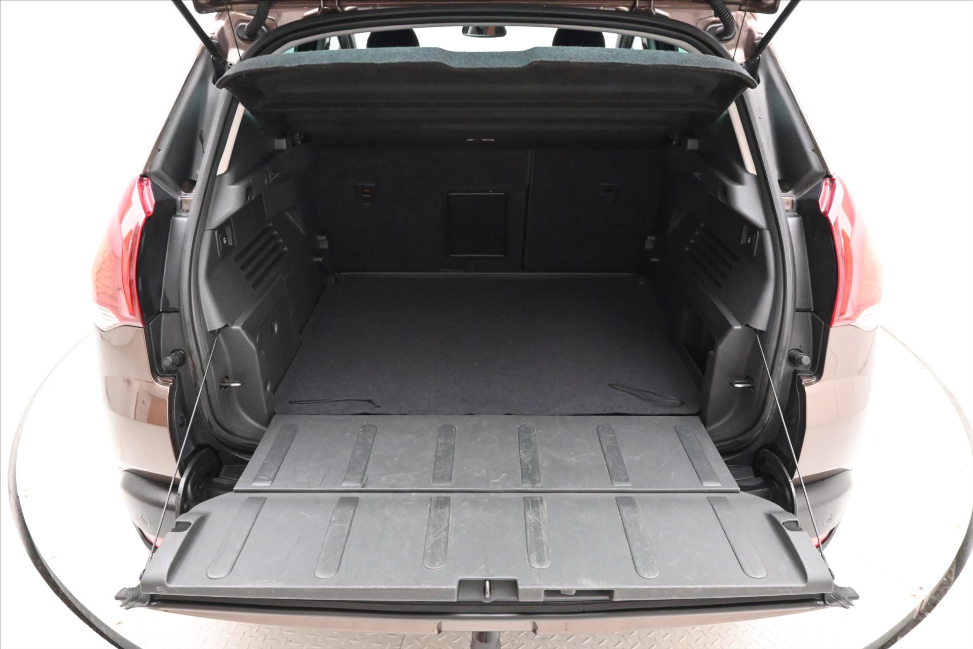 peugeot-3008-1-6-hdi-88-kw-at-tazne-zaruka-az-5-let - 9
