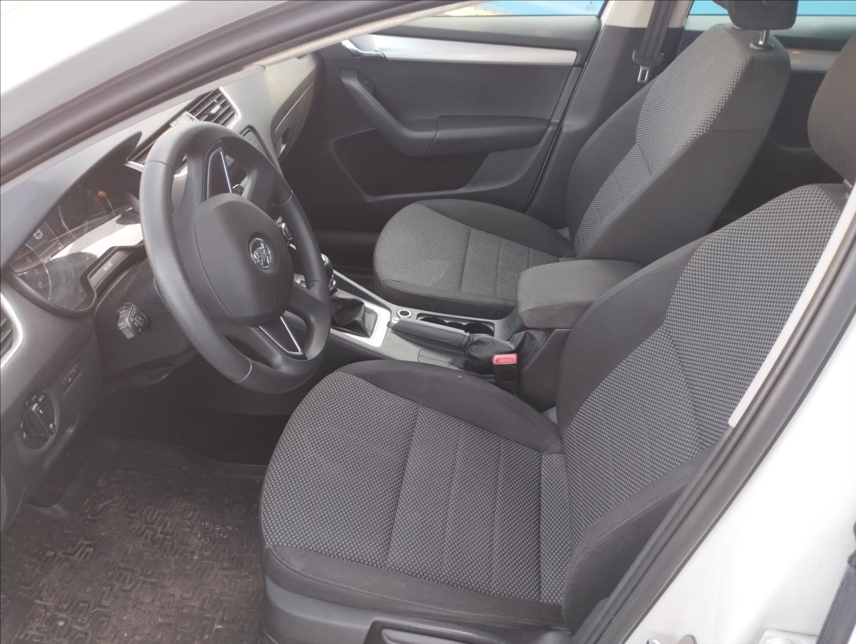 skoda-octavia-2-0-tdi-110kw-4x4 - 6