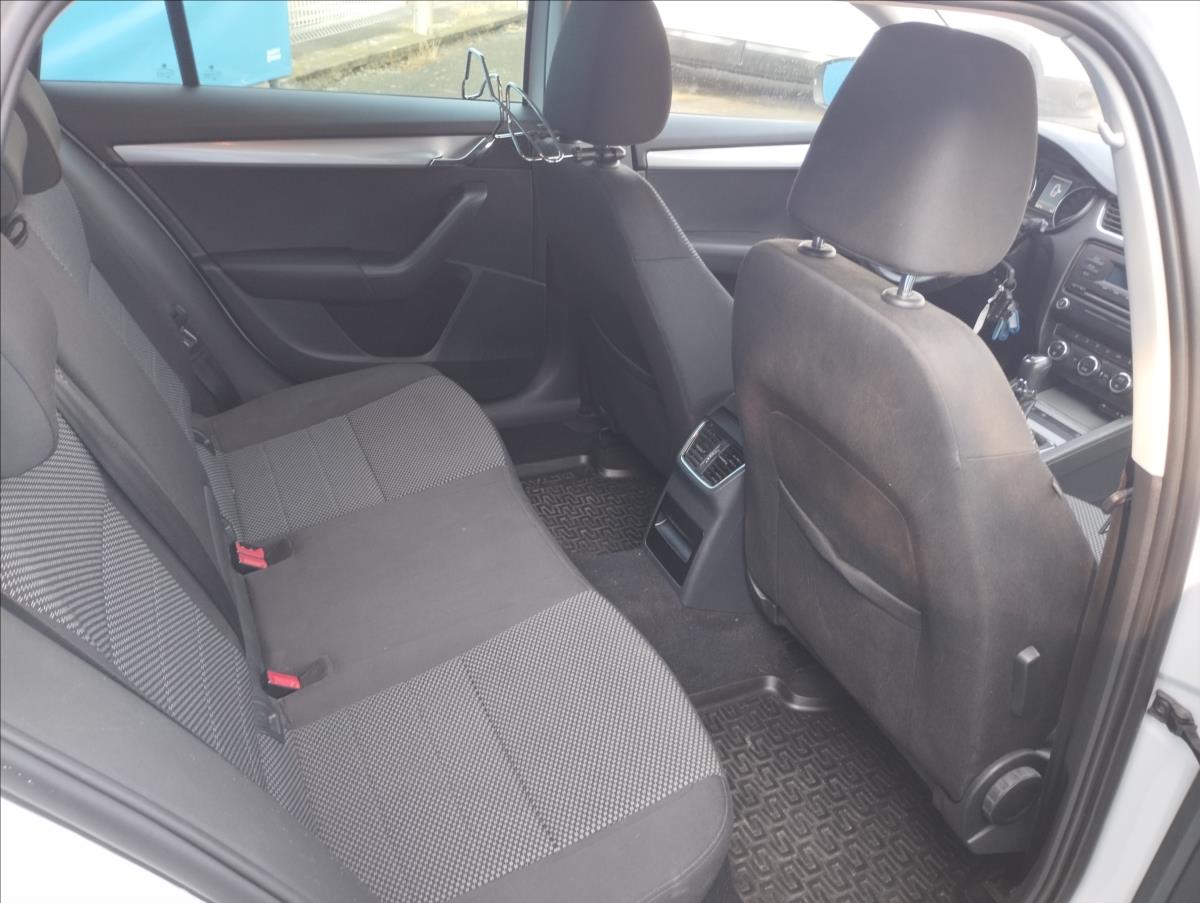 skoda-octavia-2-0-tdi-110kw-4x4 - 8