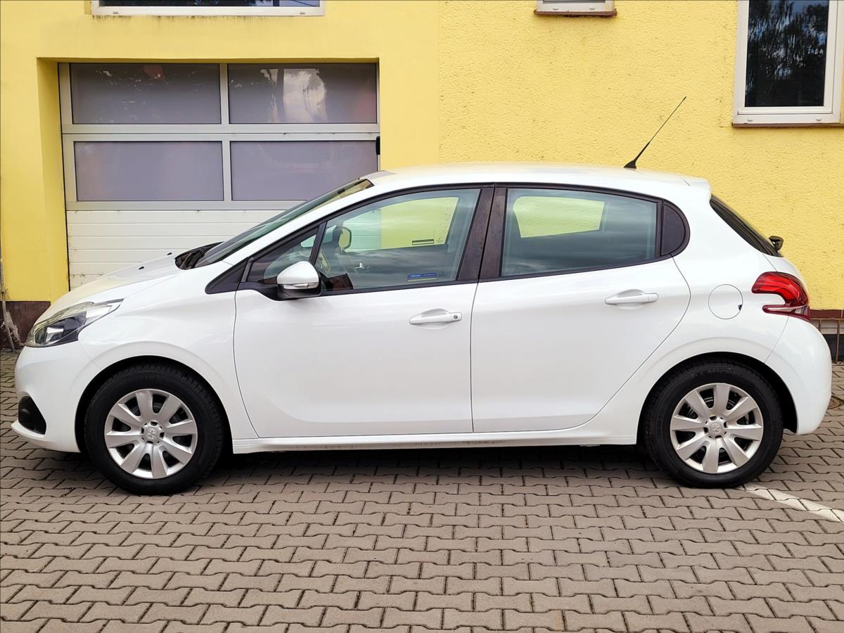 peugeot-208-1-2-serv-kniha-cr-malo-najeto - 6