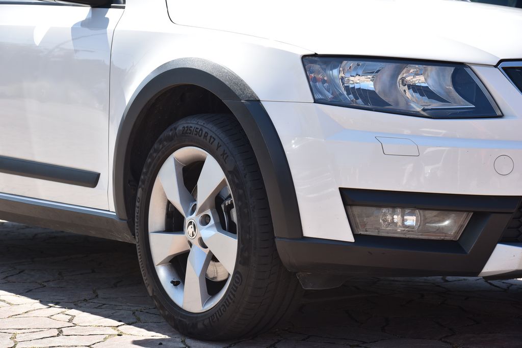 skoda-octavia-2-0-tdi-135-kw-scout-dsg - 2