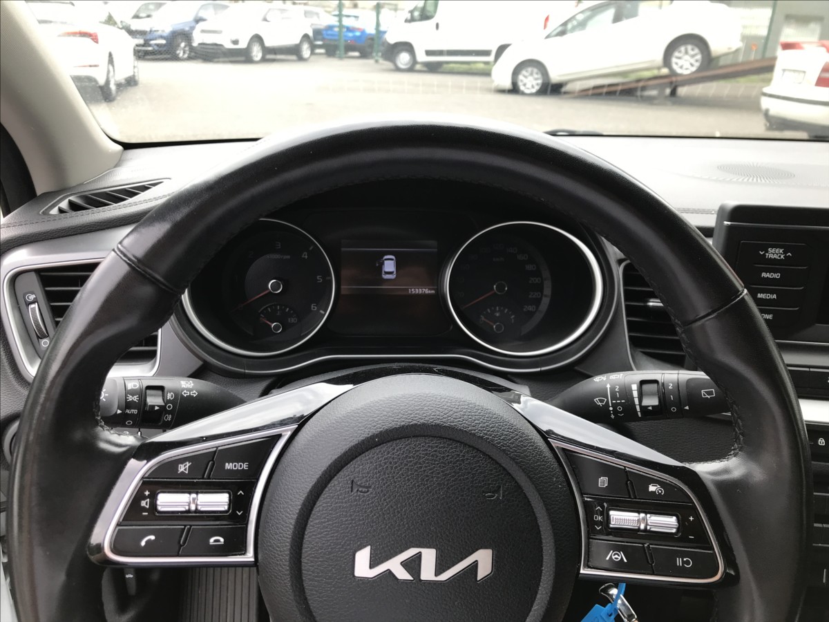 kia-ceed-1-6-crdi-100kw-5dv-ac - 8