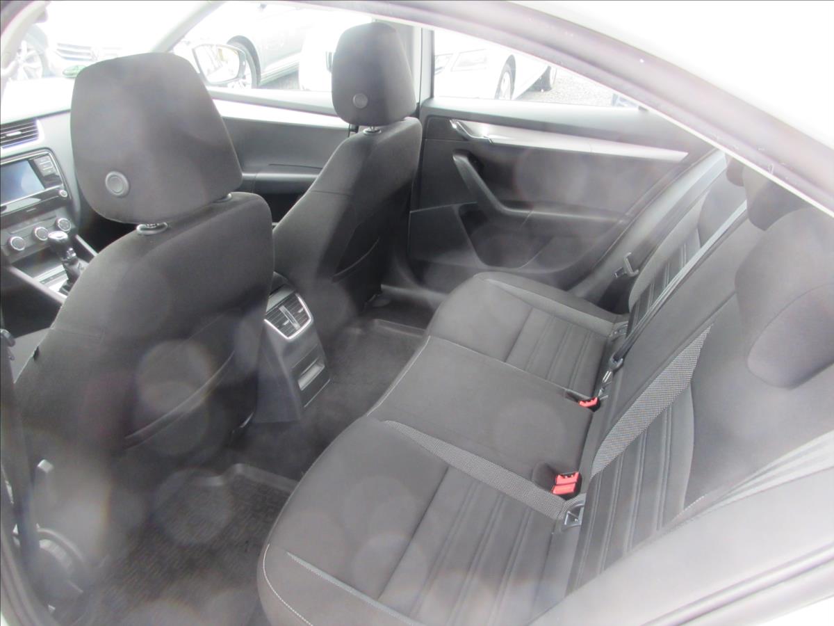 skoda-octavia-1-6-tdi-85kw - 6
