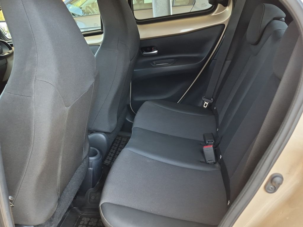 toyota-aygo-executive-smart-jbl-1-0-cvt - 9