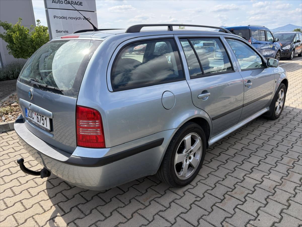 skoda-octavia-1-8-t-elegance-xenony - 5