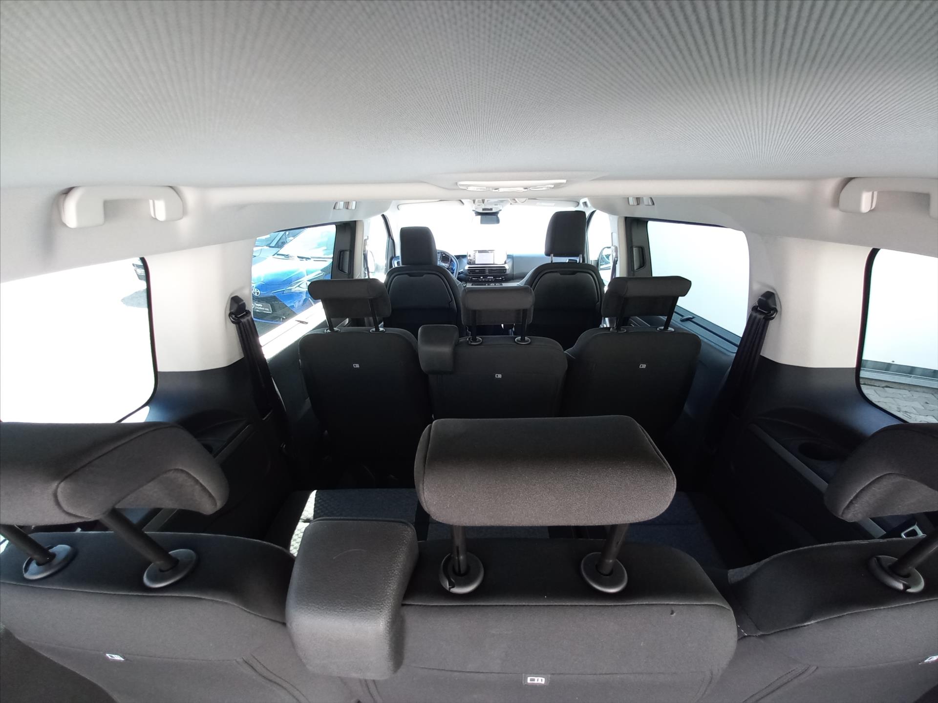 toyota-proace-verso-2-0-diesel-177k-8st-a-t-l2-family-webasto-8-mist - 9