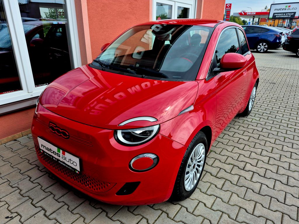 Fiat 500e 42kwh 87kw RED (ODPOČET DPH) SOH 95.7% REZERVAC