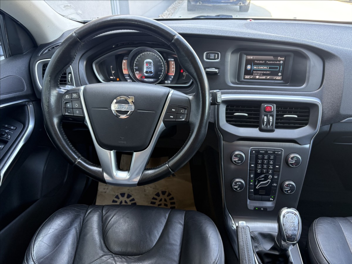 volvo-v40-1-6-d-84-kw-c-r - 9