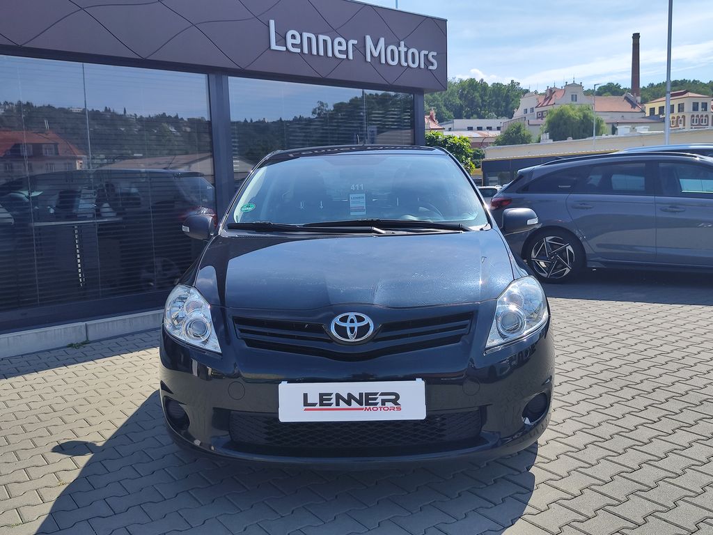 toyota-auris-1-6-valvematic-97kw-terra-cool - 1
