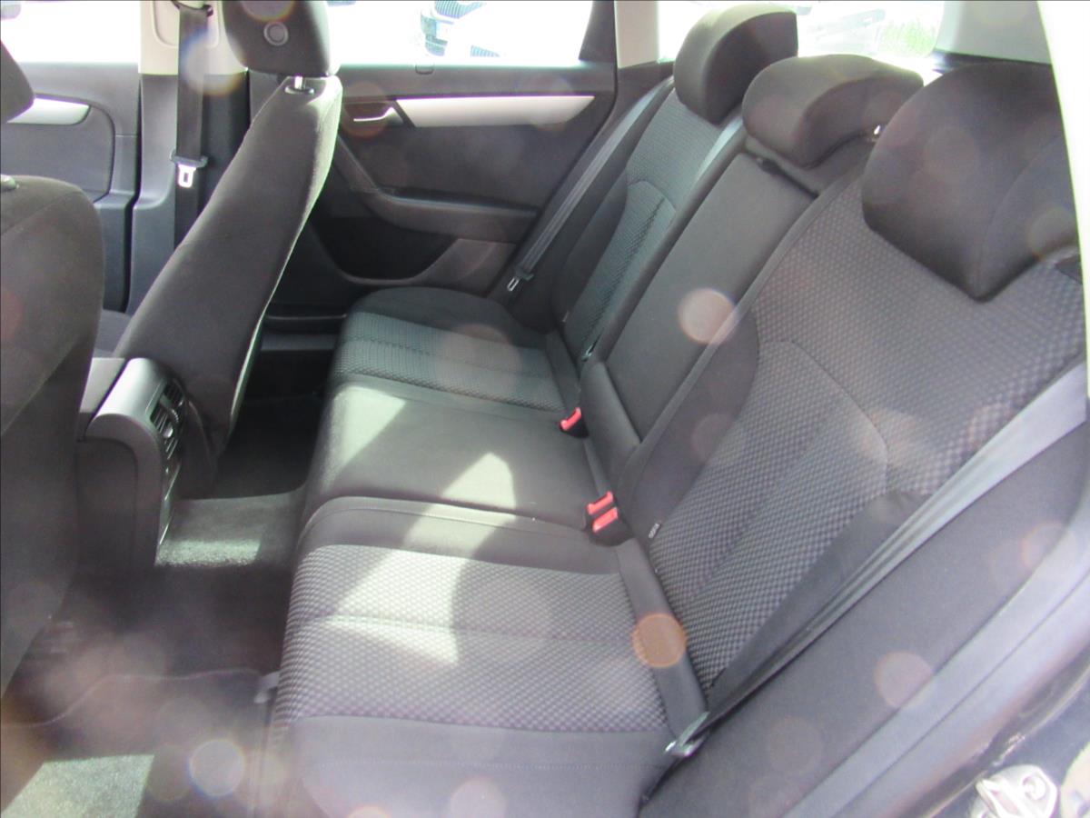 volkswagen-passat-1-6-tdi-77kw-variant - 9