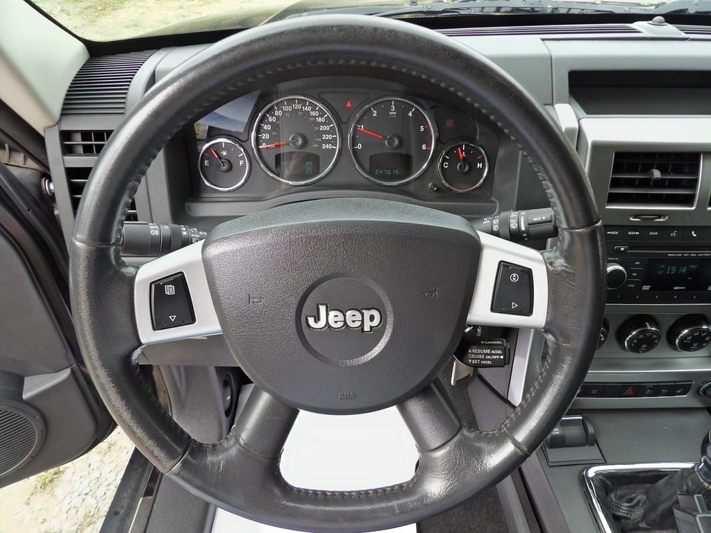 jeep-cherokee-2-8crd-130kw-limited-manual - 9