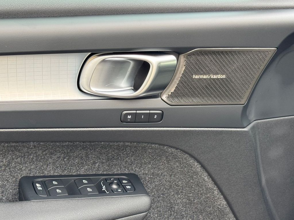 volvo-xc40-plus-b3-360-lighting-paket - 8