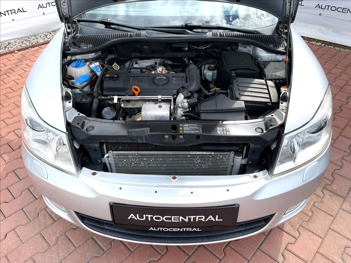 skoda-octavia-1-4-tsi-style-90kw-1-majitel - 7