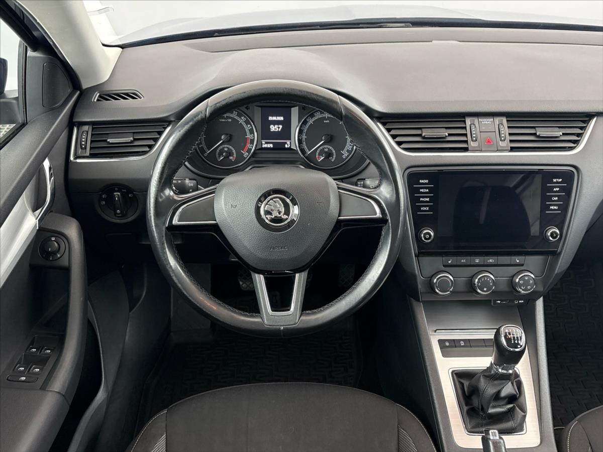 skoda-octavia-1-6-tdi-ambition-plus - 4