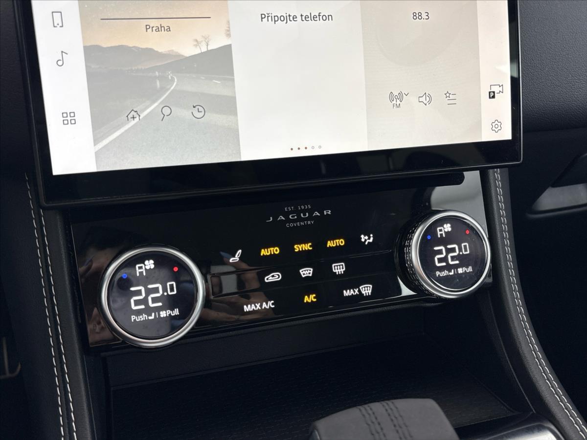 jaguar-f-pace-2-0-d200-awd-8at - 9