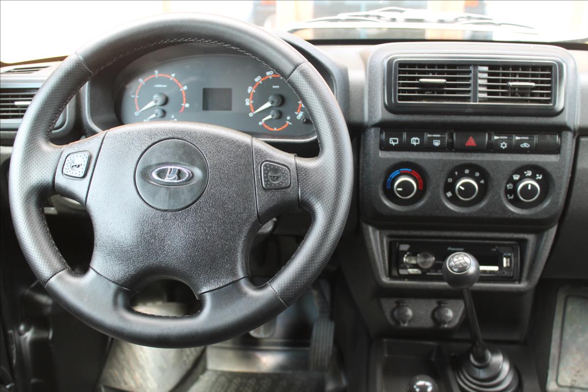lada-niva-1-7i-61kw-4x4-8-000-tis-km - 9