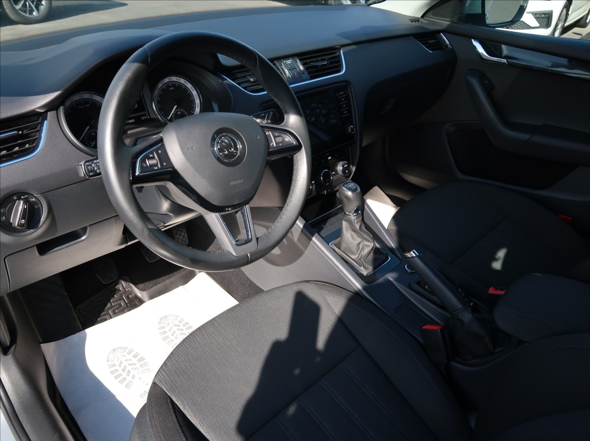 skoda-octavia-1-6-tdi-85kw-style-cr-serv-kn - 8