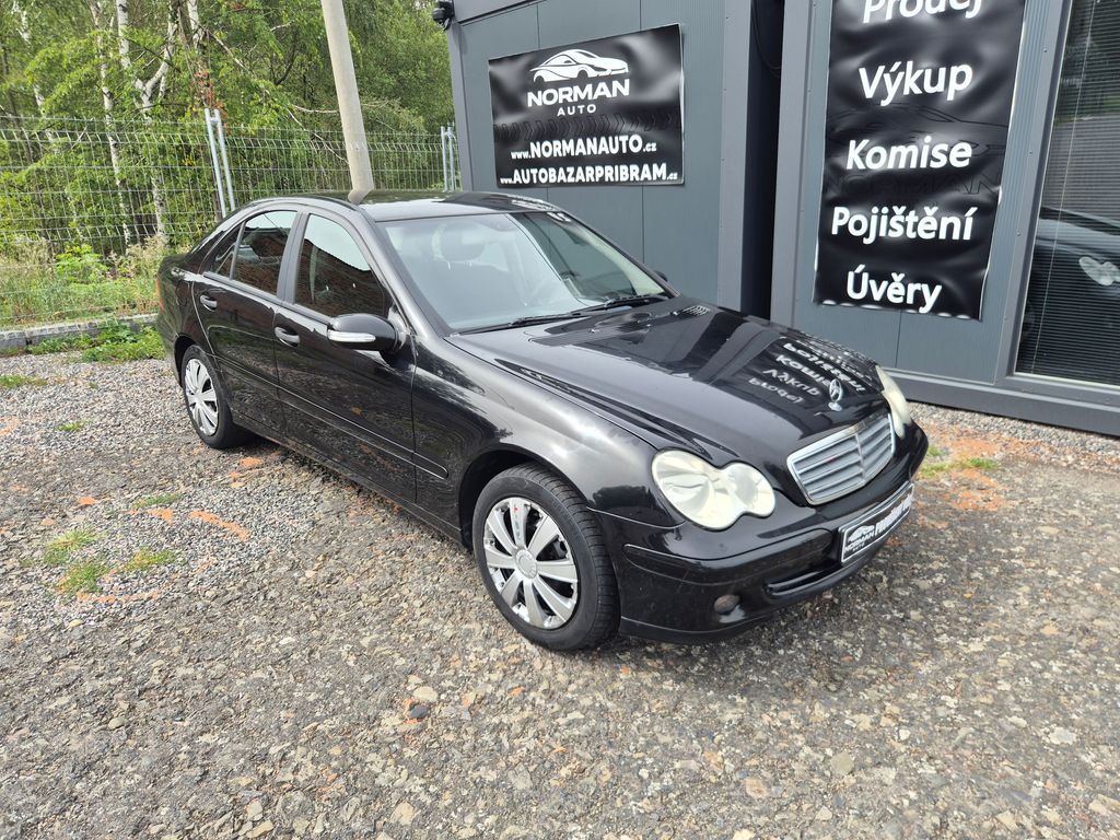 Mercedes-Benz Třídy C C220 CDi 110Kw sedan, Klima