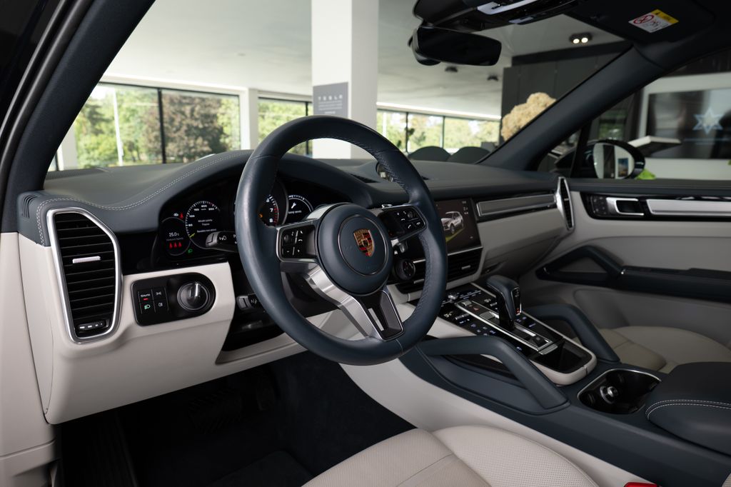 porsche-cayenne-e-hybrid-platinum-edition-bose-vent-sedadla - 4