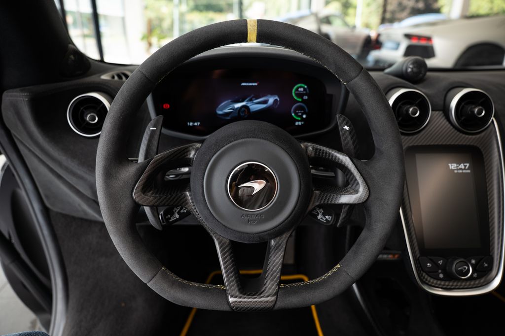mclaren-600lt-spider-karbon-bowers-wilkins-kamera - 5