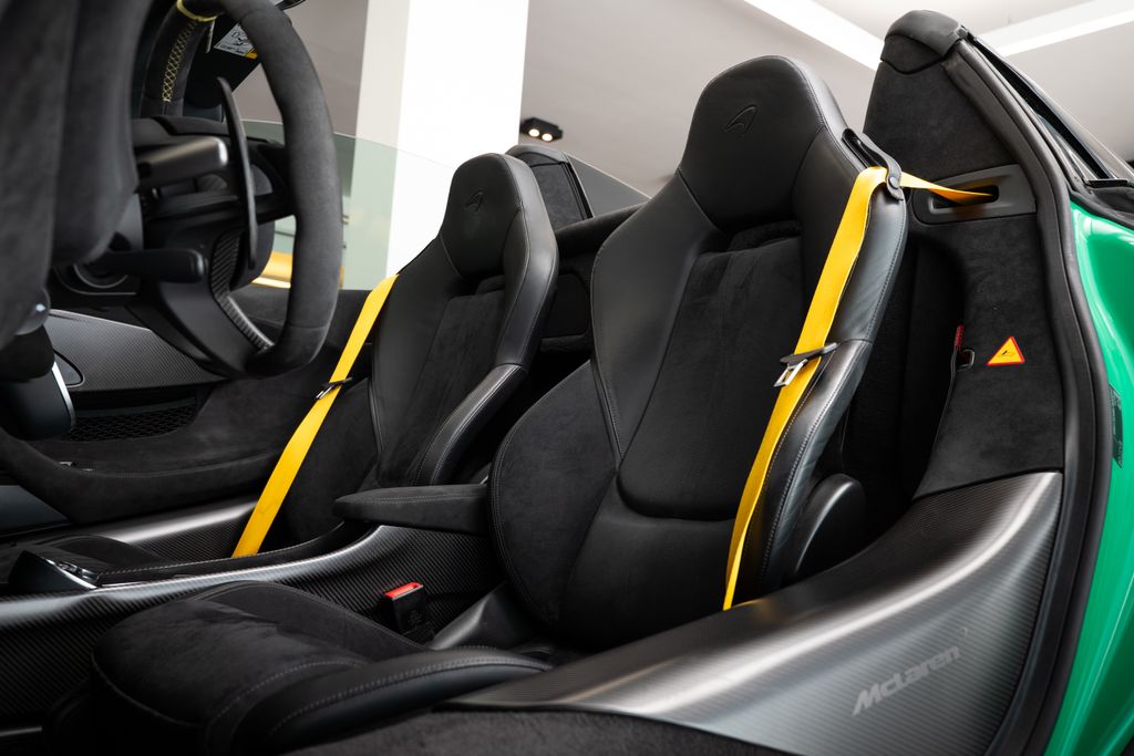 mclaren-600lt-spider-karbon-bowers-wilkins-kamera - 6