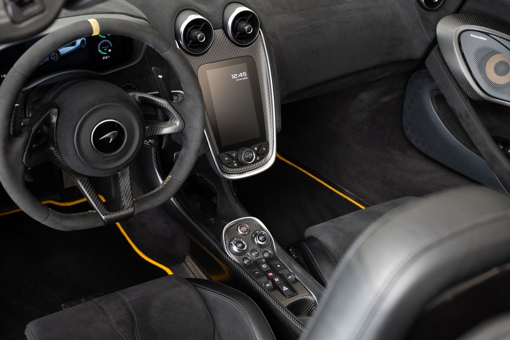 mclaren-600lt-spider-karbon-bowers-wilkins-kamera - 7