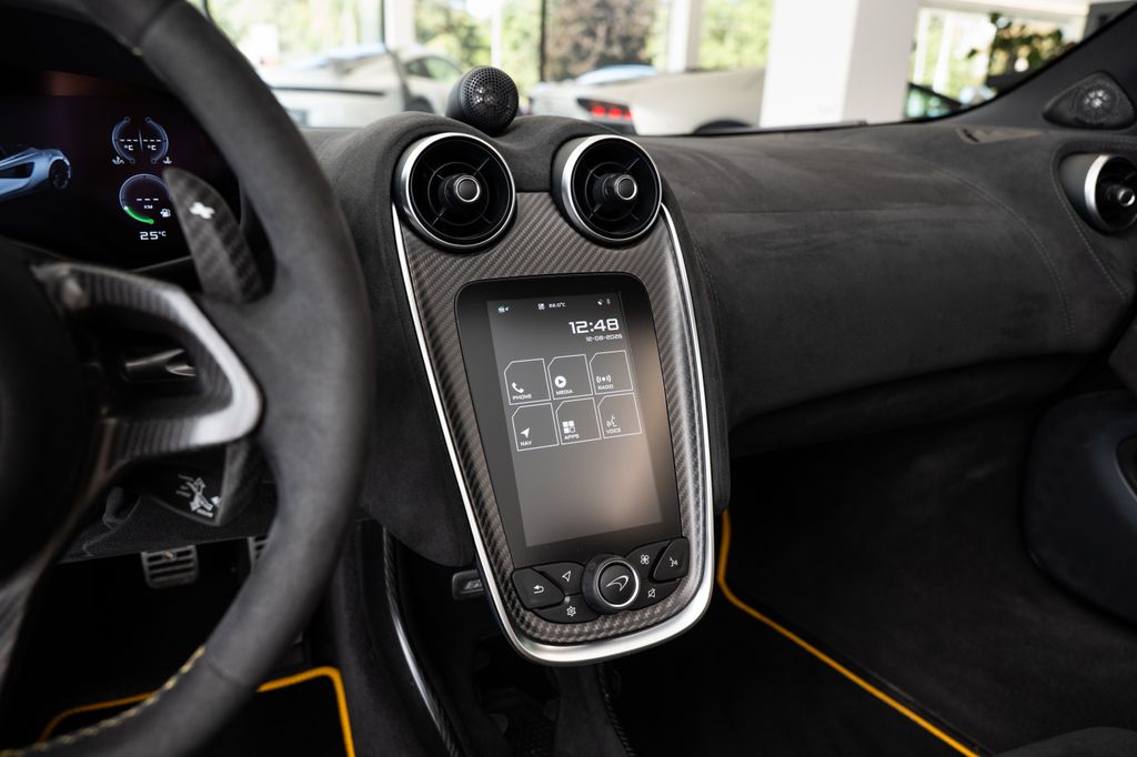 mclaren-600lt-spider-karbon-bowers-wilkins-kamera - 8