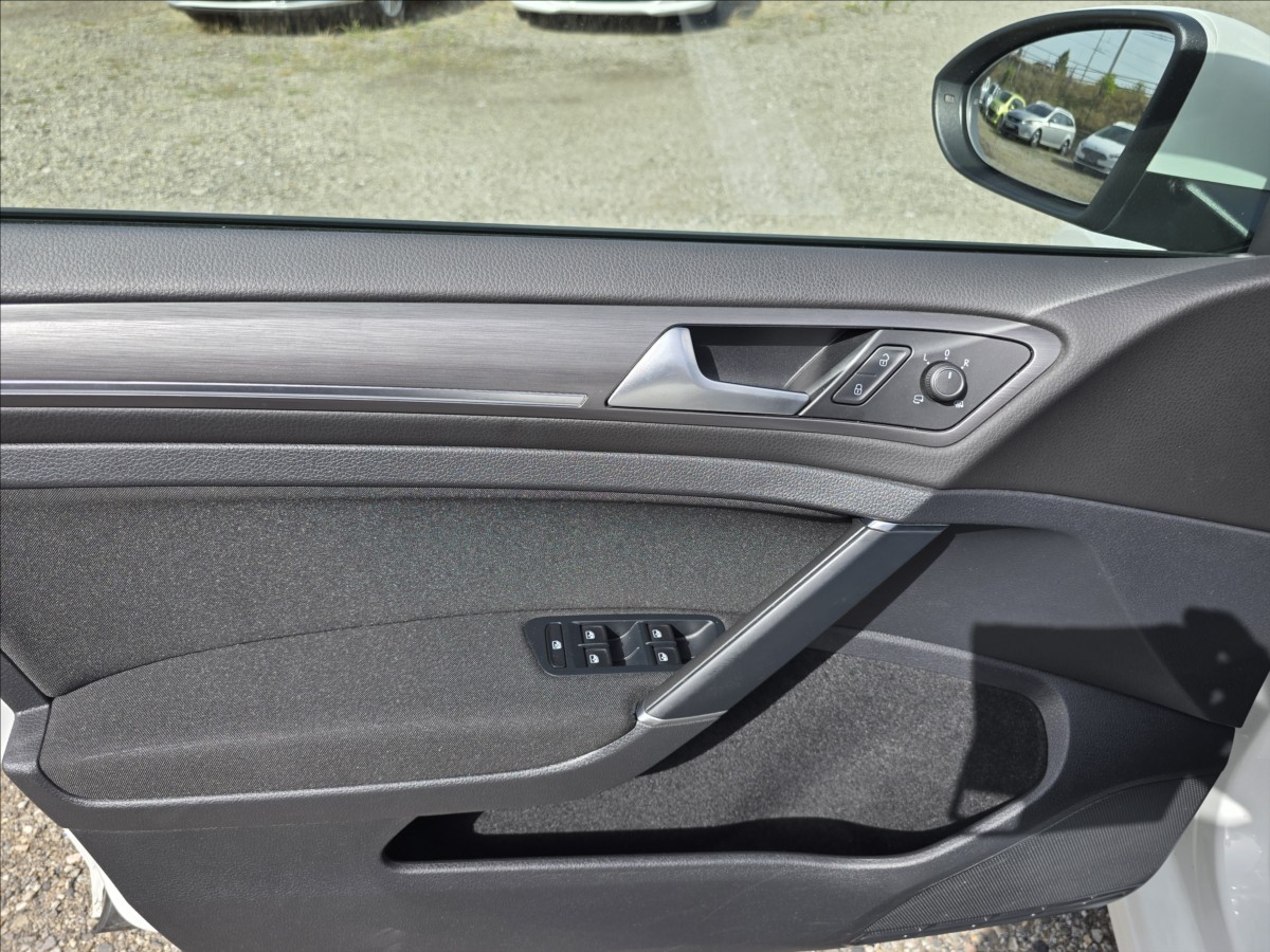 volkswagen-golf-e-100kw-led-virtual - 9