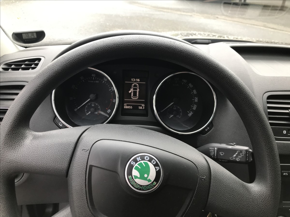 skoda-yeti-1-2-tsi-77kw-mt-4x2 - 9