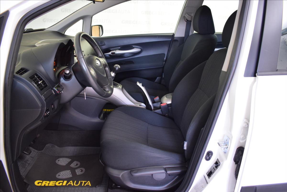 toyota-auris-1-6-vvt-i-po-stk-super-stav - 7