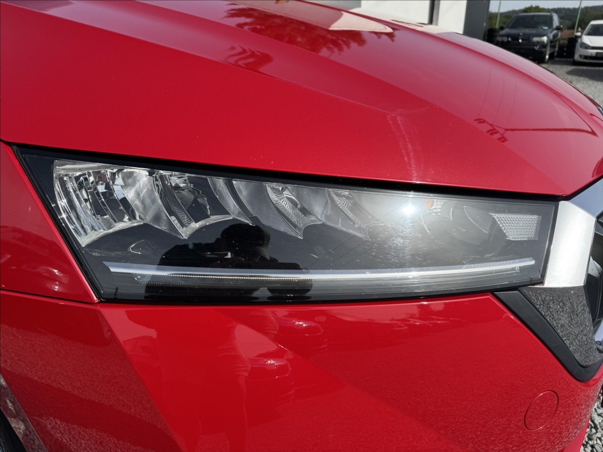 skoda-octavia-2-0-tdi-110kw-dsg-full-led - 9
