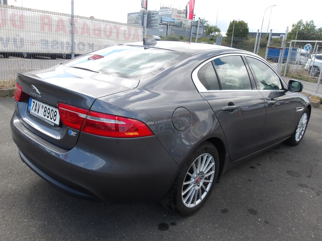 jaguar-xe-2-0d-120kw-naj-133000km - 7