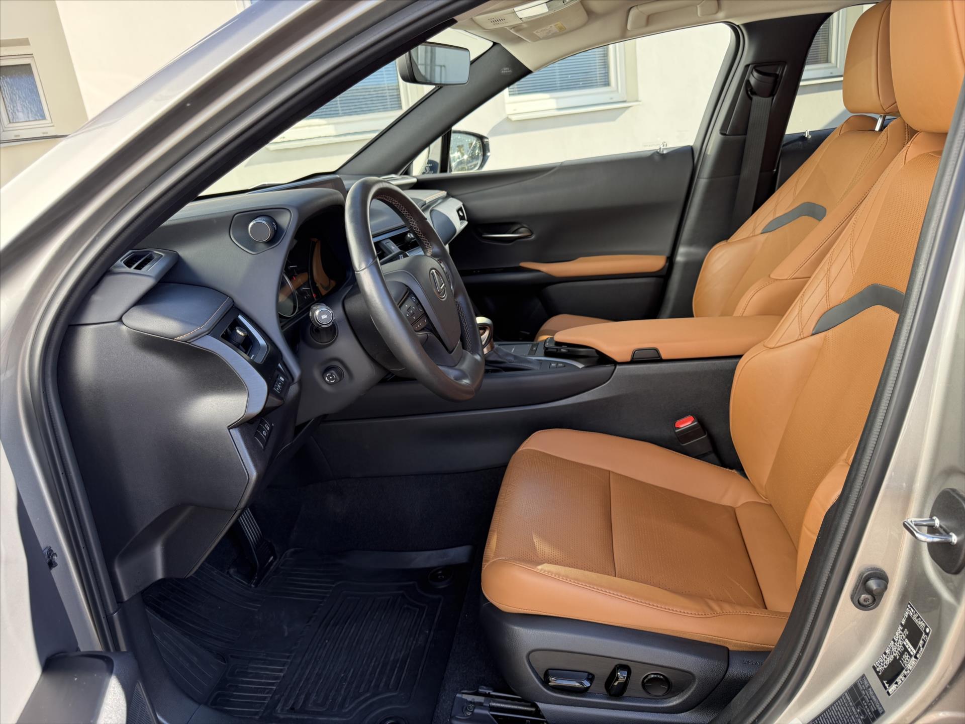 lexus-ux-250h-2-0-luxury-4x4-ux - 7