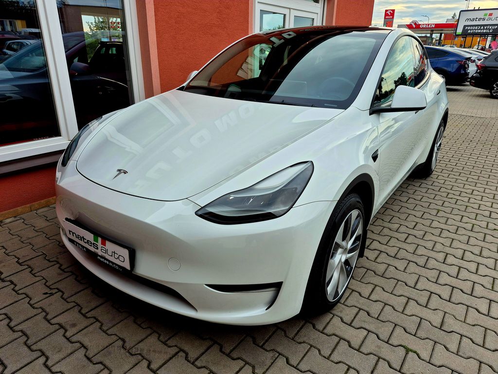 Tesla Model Y L.Range D.M. 378kW - BERLÍN DPH SOH 94,6% TAŽNÉ
