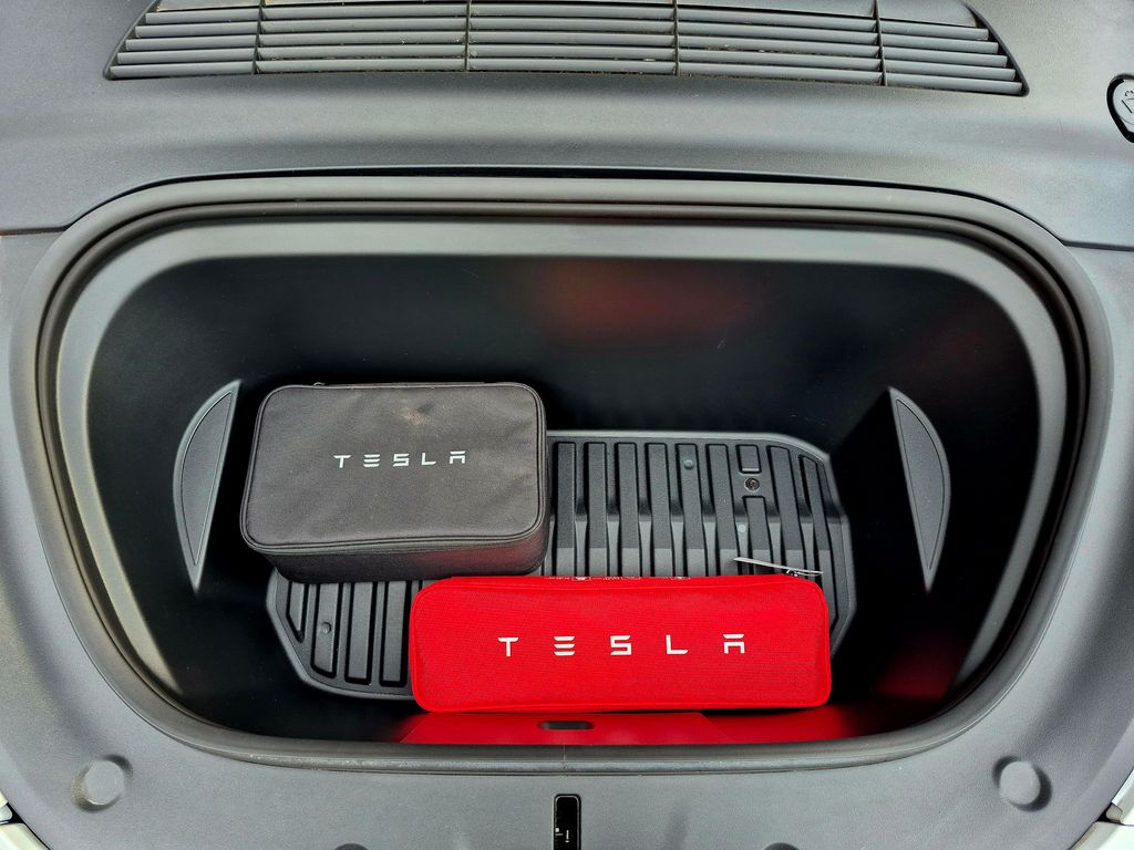 tesla-model-y-l-range-d-m-378kw-berlin-dph-soh-94-6-tazne - 8