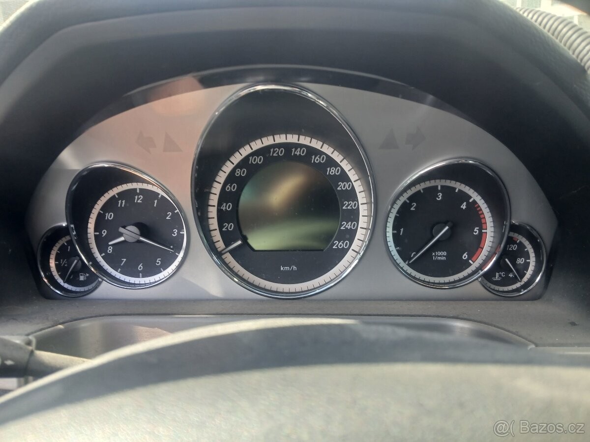 mercedes-benz-tridy-e-2-0-220-cdi-125-kw-r-v-2010 - 2