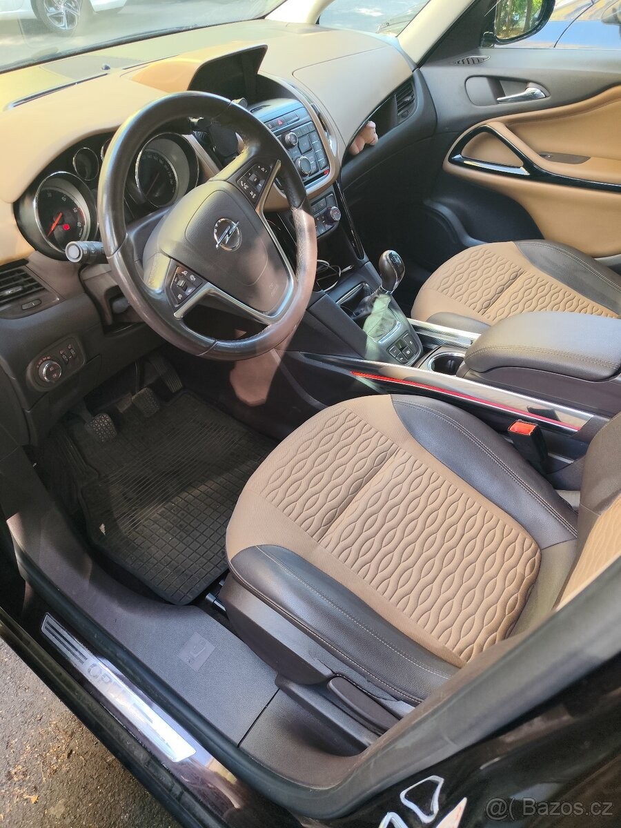 opel-zafira-1-6-c-tourer - 3