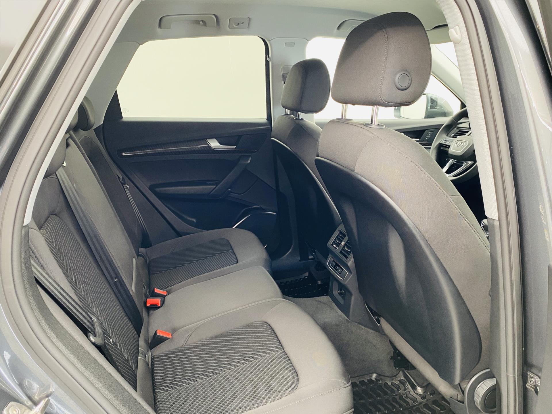 audi-q5-2-0-s-line-40tfsi-150kw - 7