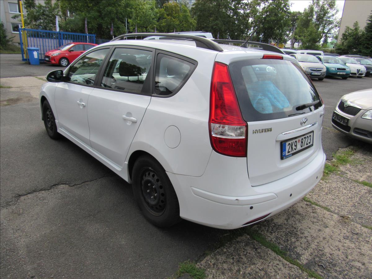 hyundai-i30-1-4-i-80kw-combi - 3