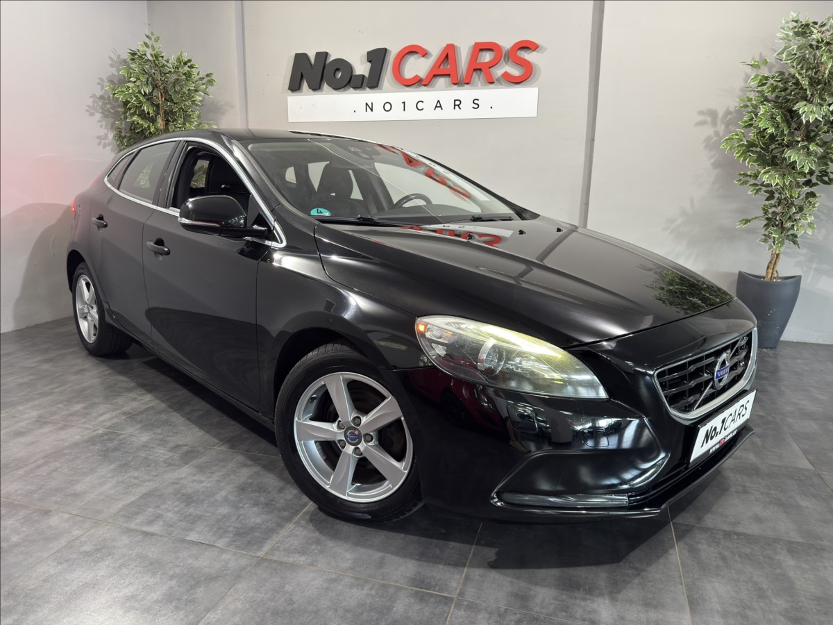 Volvo V40 1,6   D2 MOMENTUM BI-XEN VÝHŘEV