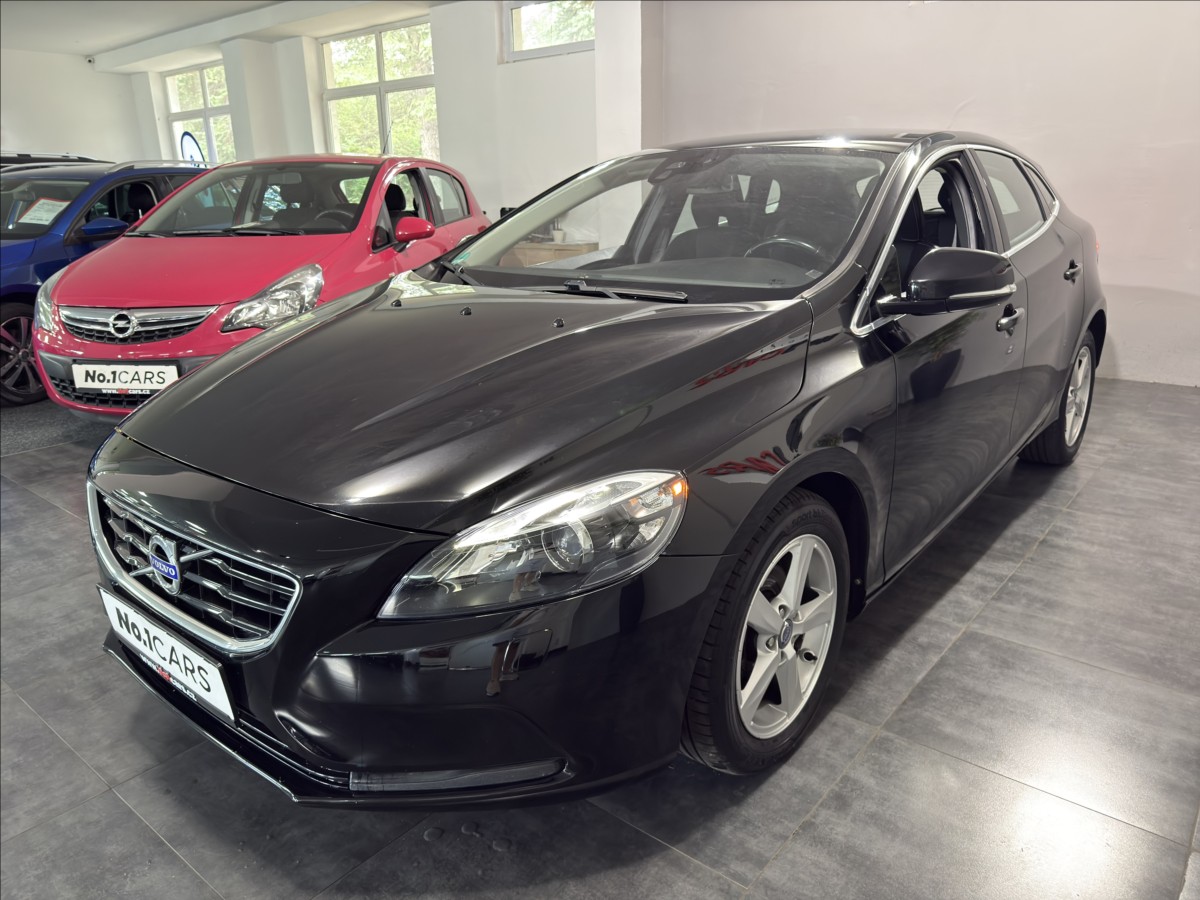 volvo-v40-1-6-d2-momentum-bi-xen-vyhrev - 2