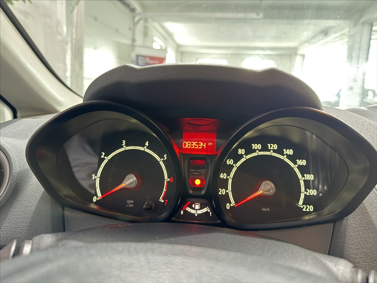 ford-fiesta-1-2-i-83-000km-servis-alu-stk - 7