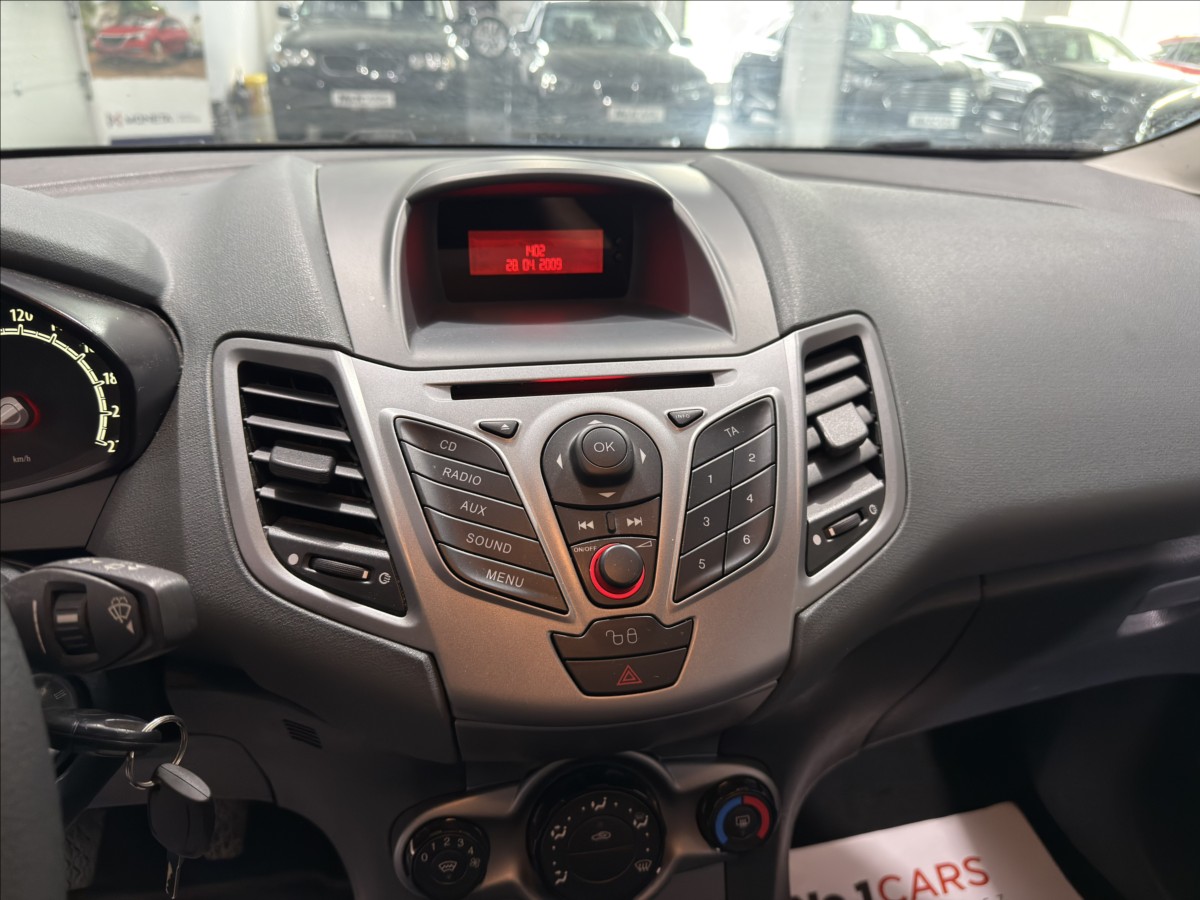 ford-fiesta-1-2-i-83-000km-servis-alu-stk - 9