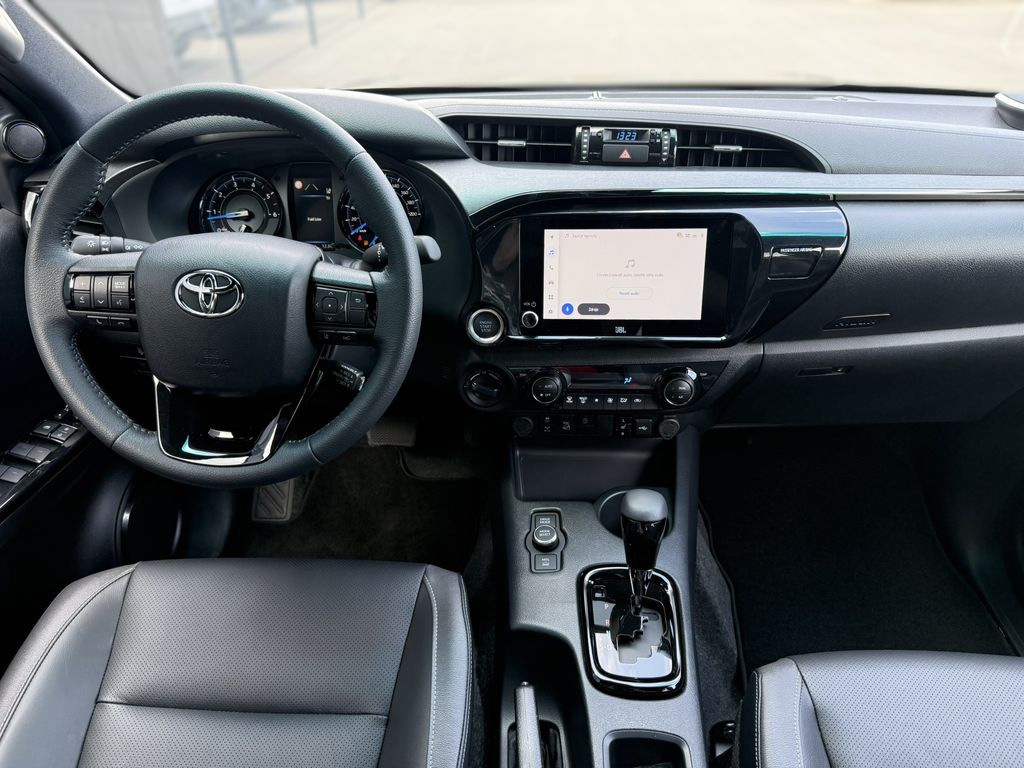 toyota-hilux-invincible - 8