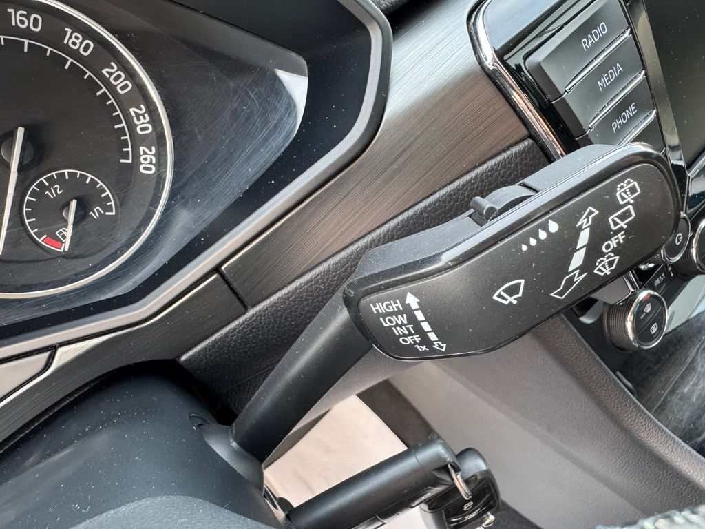 skoda-superb-combi-1-4-tsi-ambition - 9