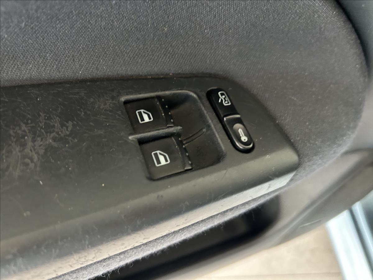skoda-octavia-1-4-16v-tour-bez-koroze - 9